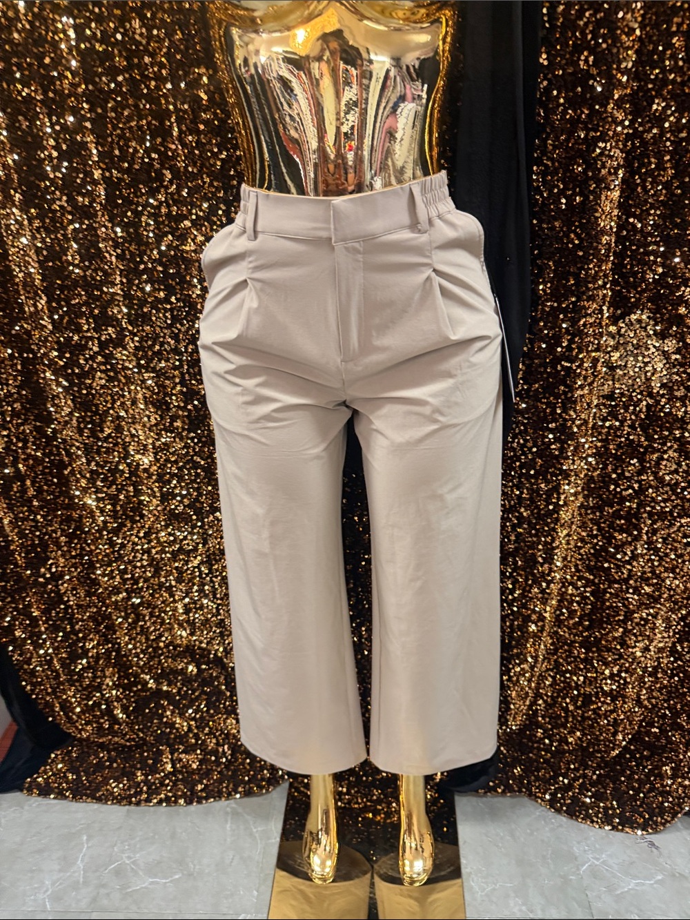 ALO Yoga Pleated High-Rise Cropped Pants in Light Taupe